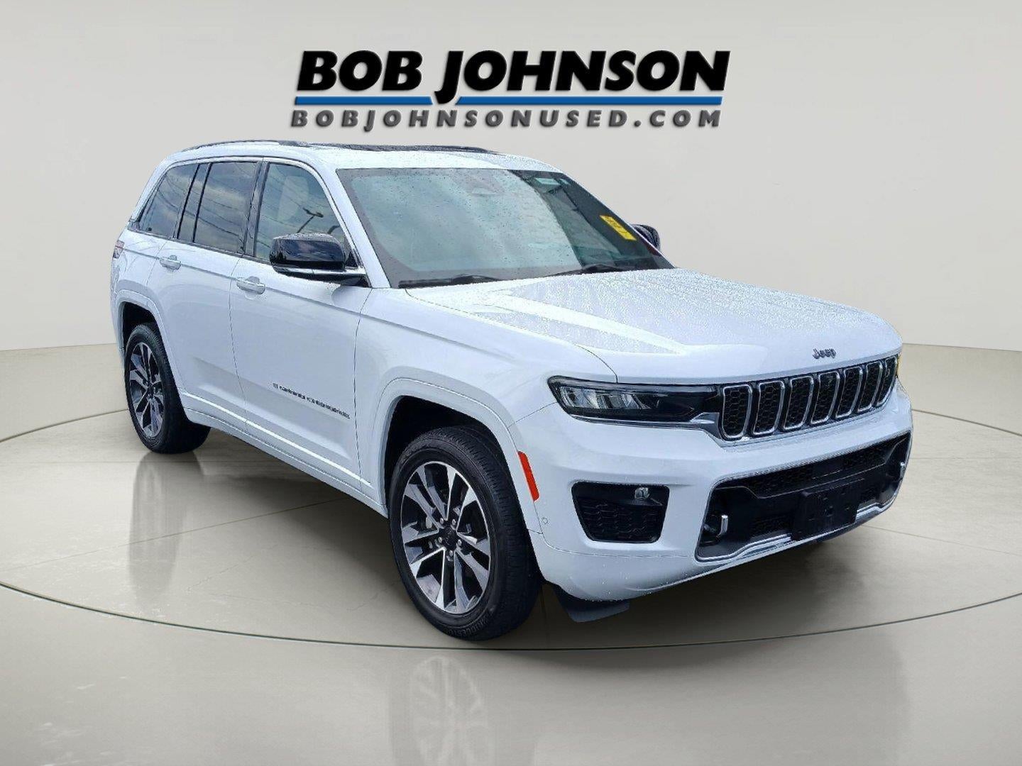 2023 Jeep Grand Cherokee Overland in Bright White Clearcoat — front three-quarter view