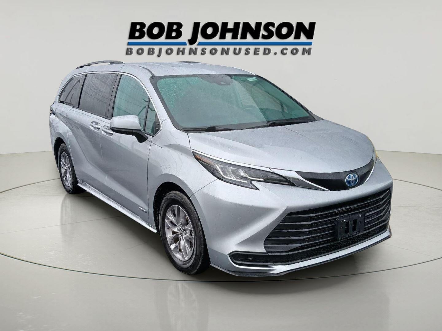 2021 Toyota SIENNA LE LE 8-Passenger in Celestial Silver — front three-quarter view