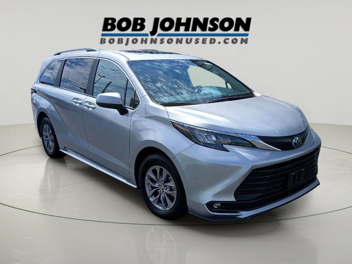 2025 Toyota Sienna XLE FWD 8-PASSENGER in Celestial Silver — front three-quarter view