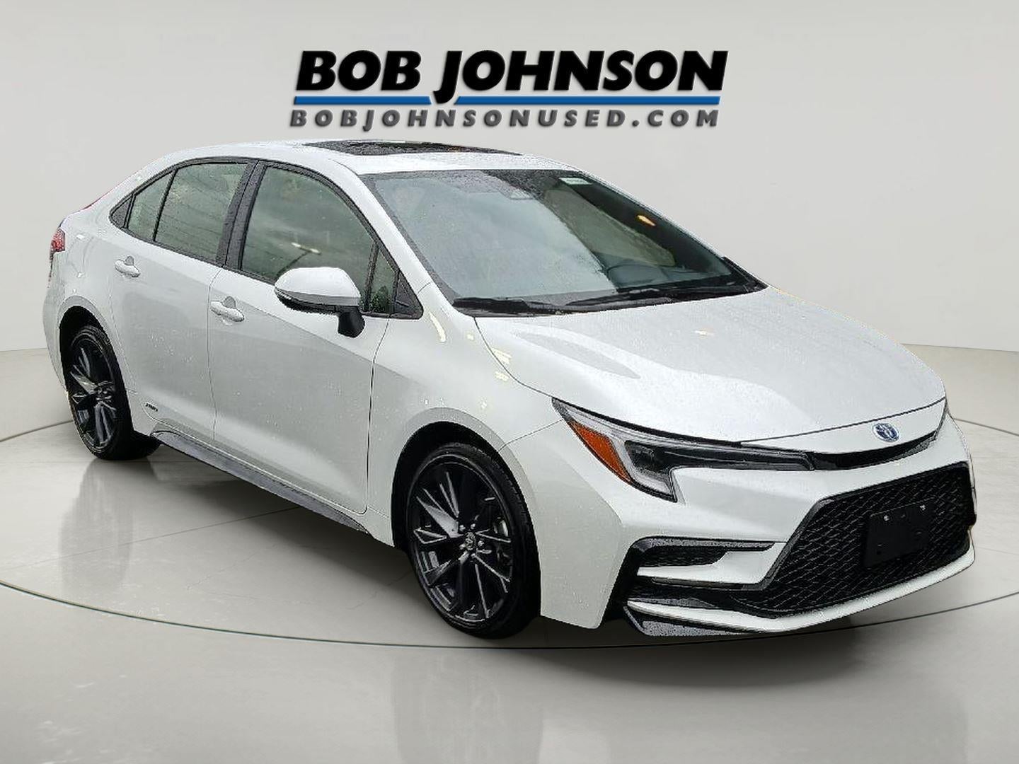 2025 Toyota Corolla Hybrid Hybrid SE in Wind Chill Pearl — front three-quarter view