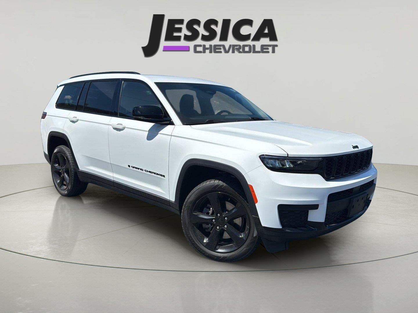 2021 Jeep Grand Cherokee L Altitude 4x4 in White — front three-quarter view