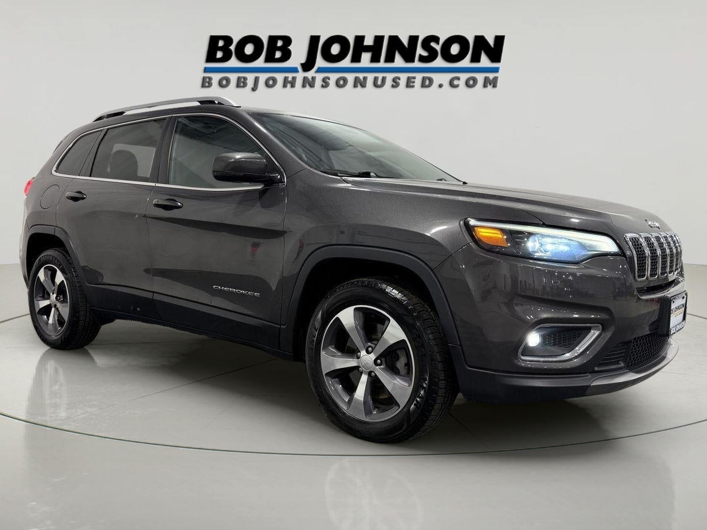 2019 Jeep Cherokee Limited 4x4 in Granite Crystal Metallic Clearcoat — front three-quarter view