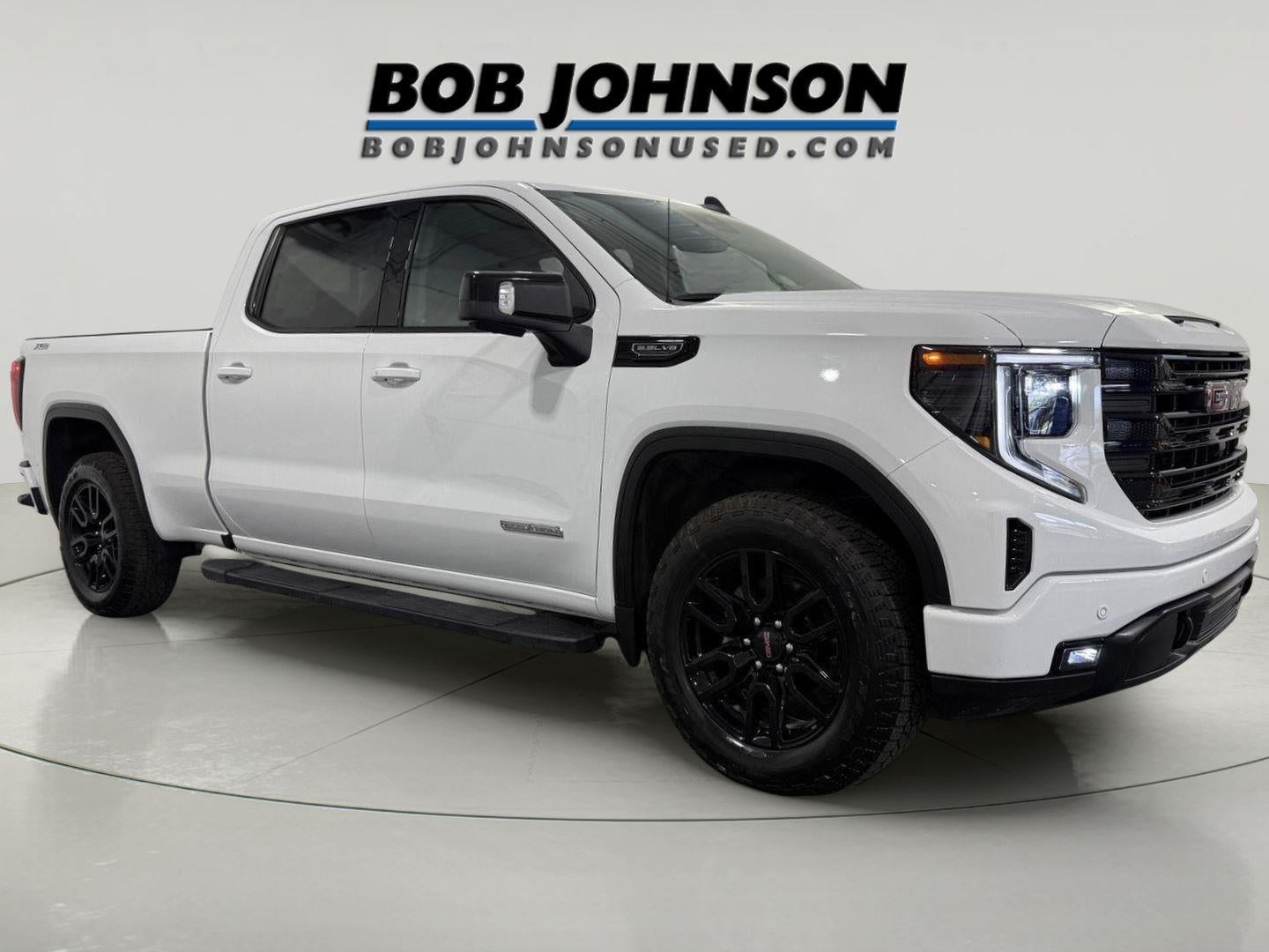 2025 GMC Sierra 1500 Crew Cab, Standard Bed, Elevation, 4WD in Summit White — front three-quarter view