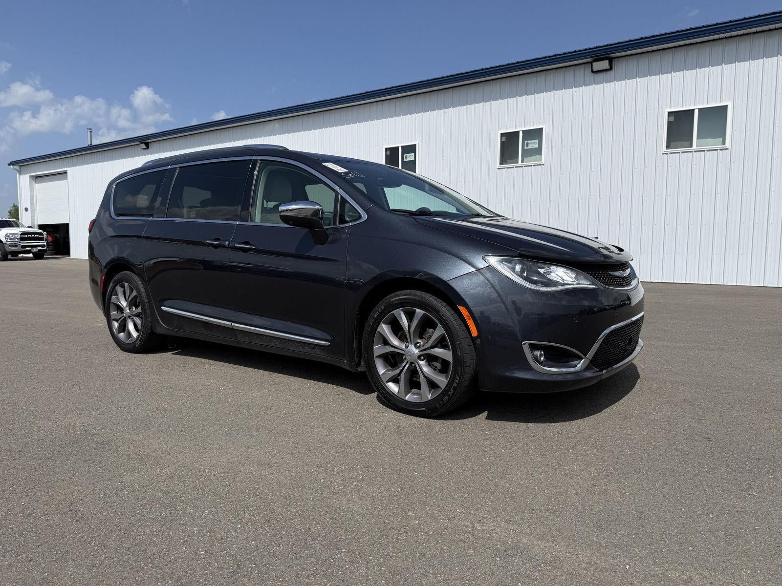 2019 Chrysler Pacifica Limited in Maximum Steel Metallic Clearcoat — front three-quarter view