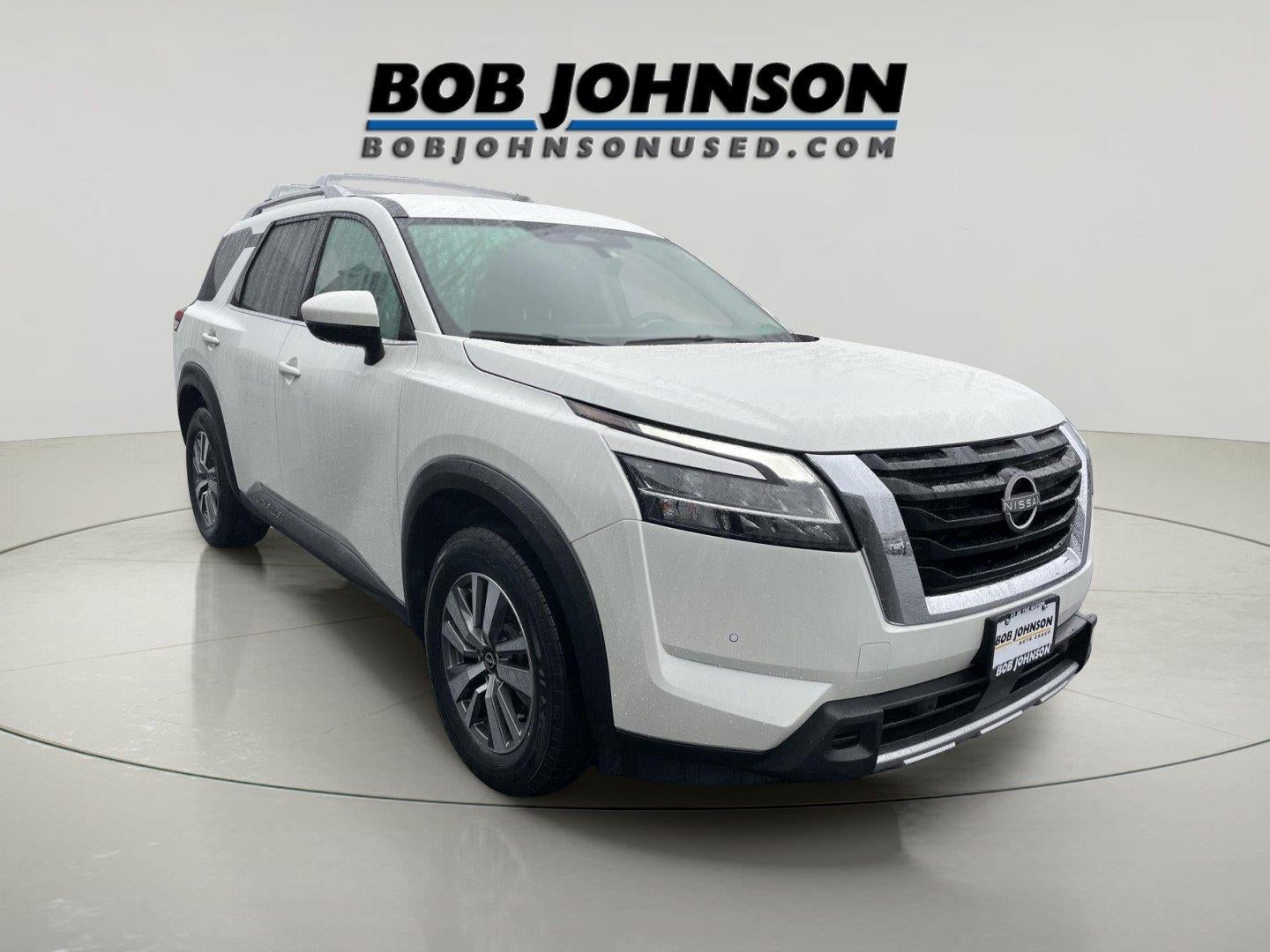 2023 Nissan Pathfinder SL in Pearl White Tricoat — front three-quarter view